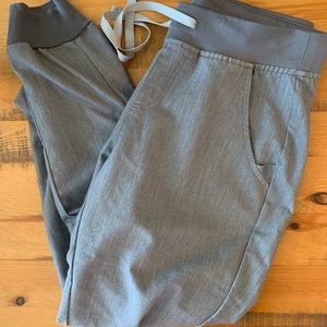 FIGS Zamora scrubs. Size small